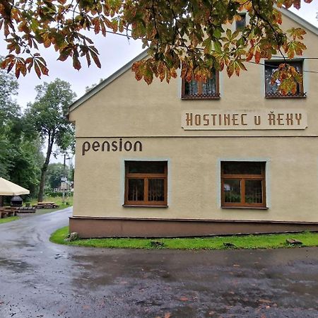 ホテル Hostinec U Reky オストラヴィツェ エクステリア 写真