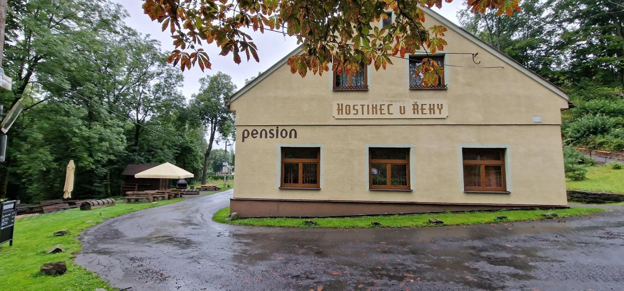ホテル Hostinec U Reky オストラヴィツェ エクステリア 写真